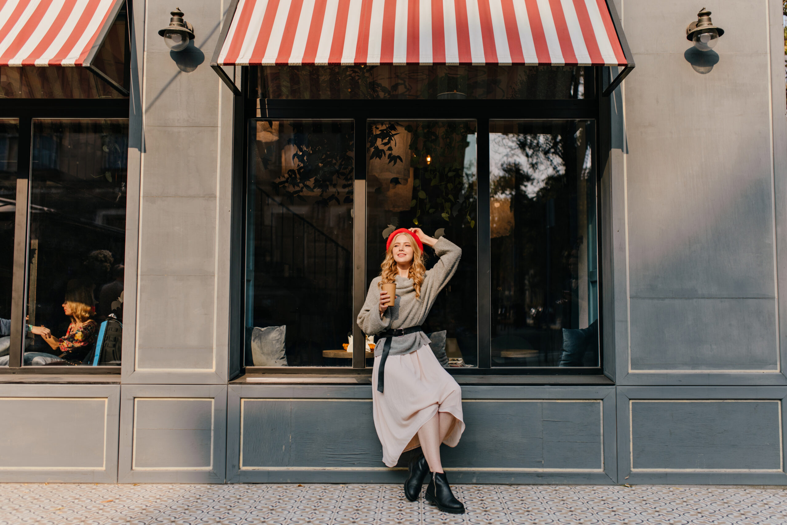 How to Choose Between Retractable & Fixed Awnings for Your Business